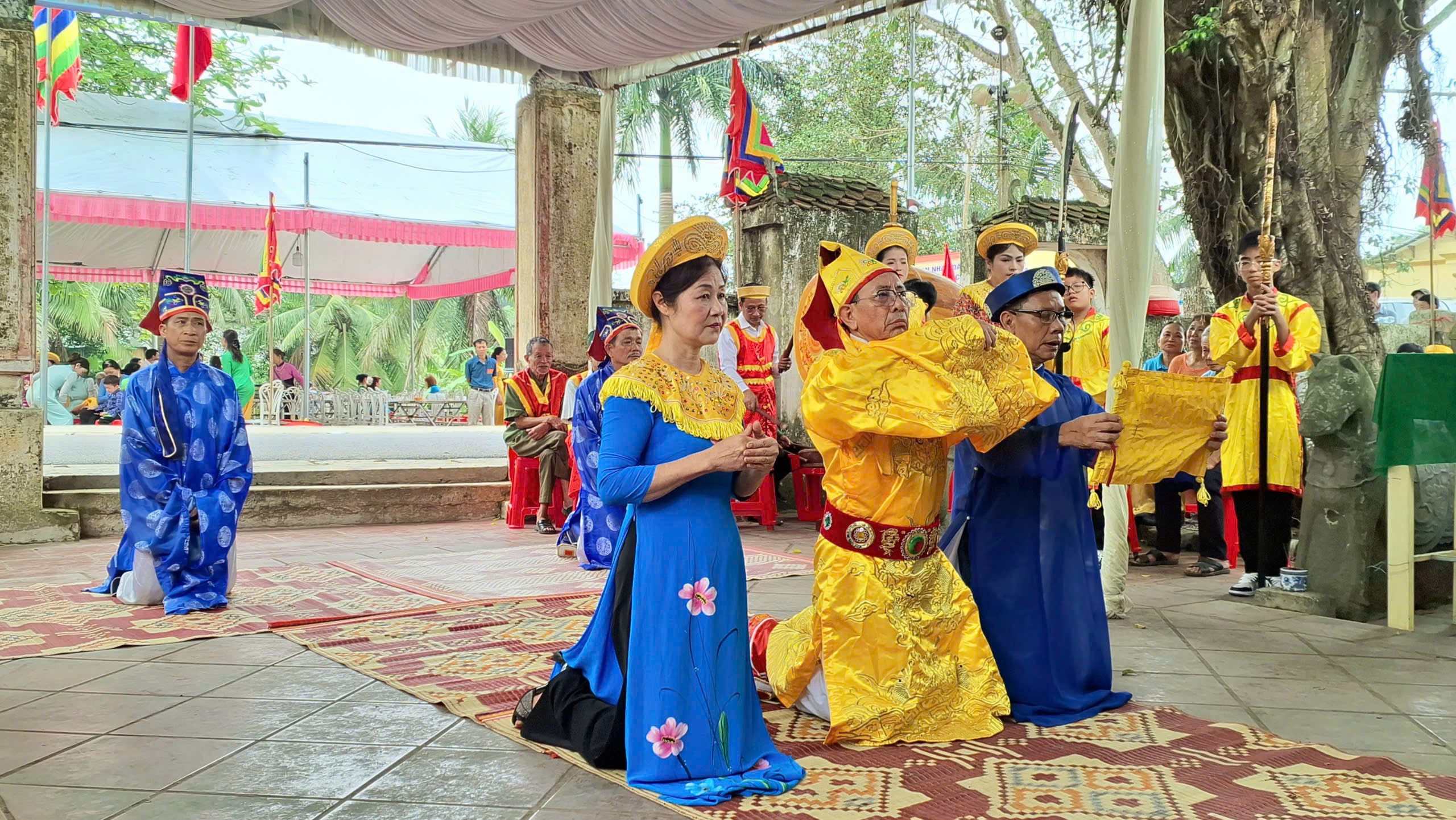 Anh-tin-bai